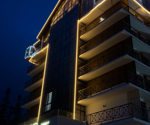 Vneshnij-vid-apart-otel-taukel-mininew